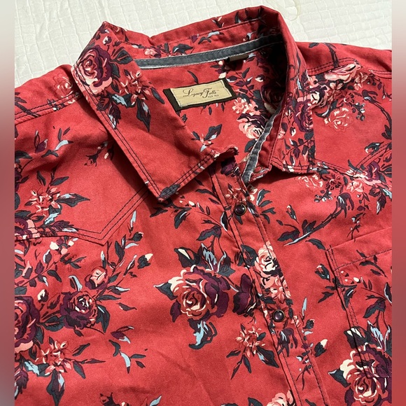 Chic Red Rose Floral Button-Down Shirt - Picture 6 of 6